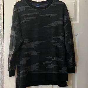 Old Navy woman’s Camouflage Crewneck Tunic Top